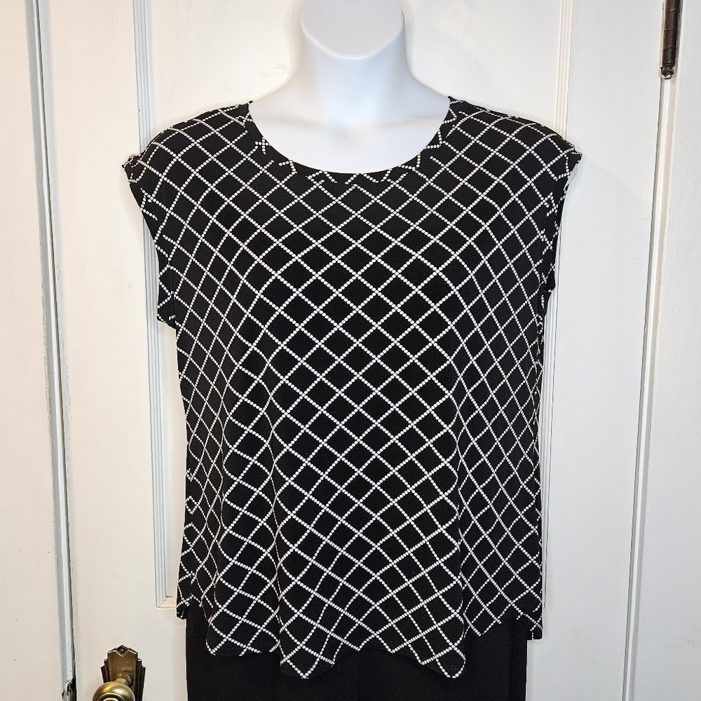 Elle Black & White Lattice Pattern Women's Top - Size Large